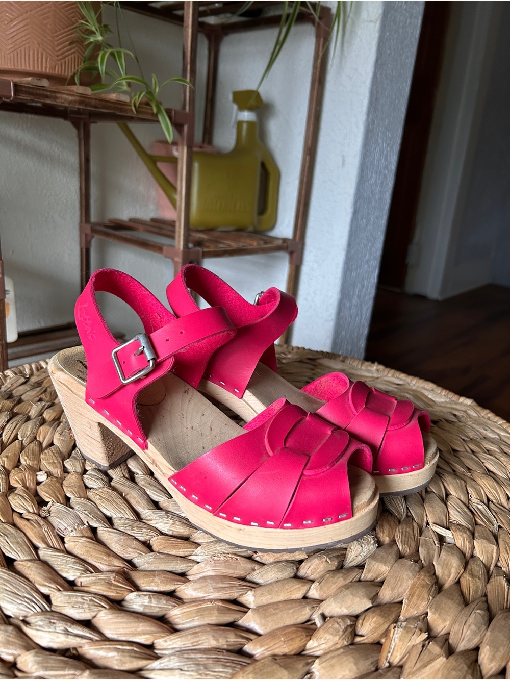 Lotta’s Bright Pink Women's Leather Clog Sandals